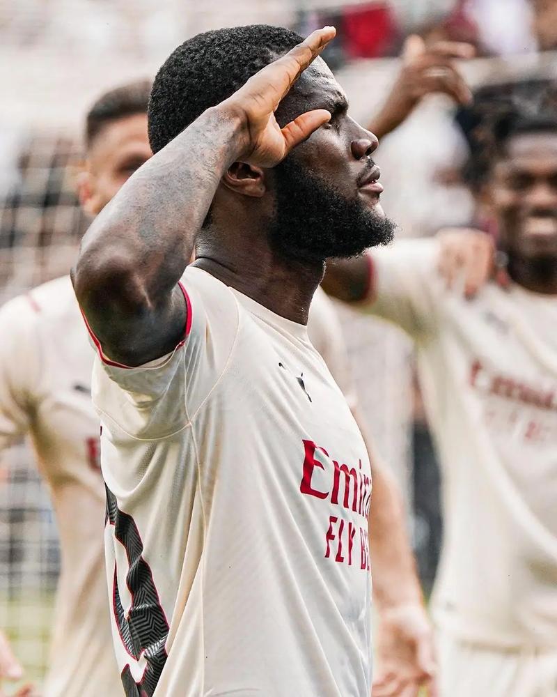 芝加哥小熊队宣布瑞格利球场正式启用夜间照明，开启夜赛时代