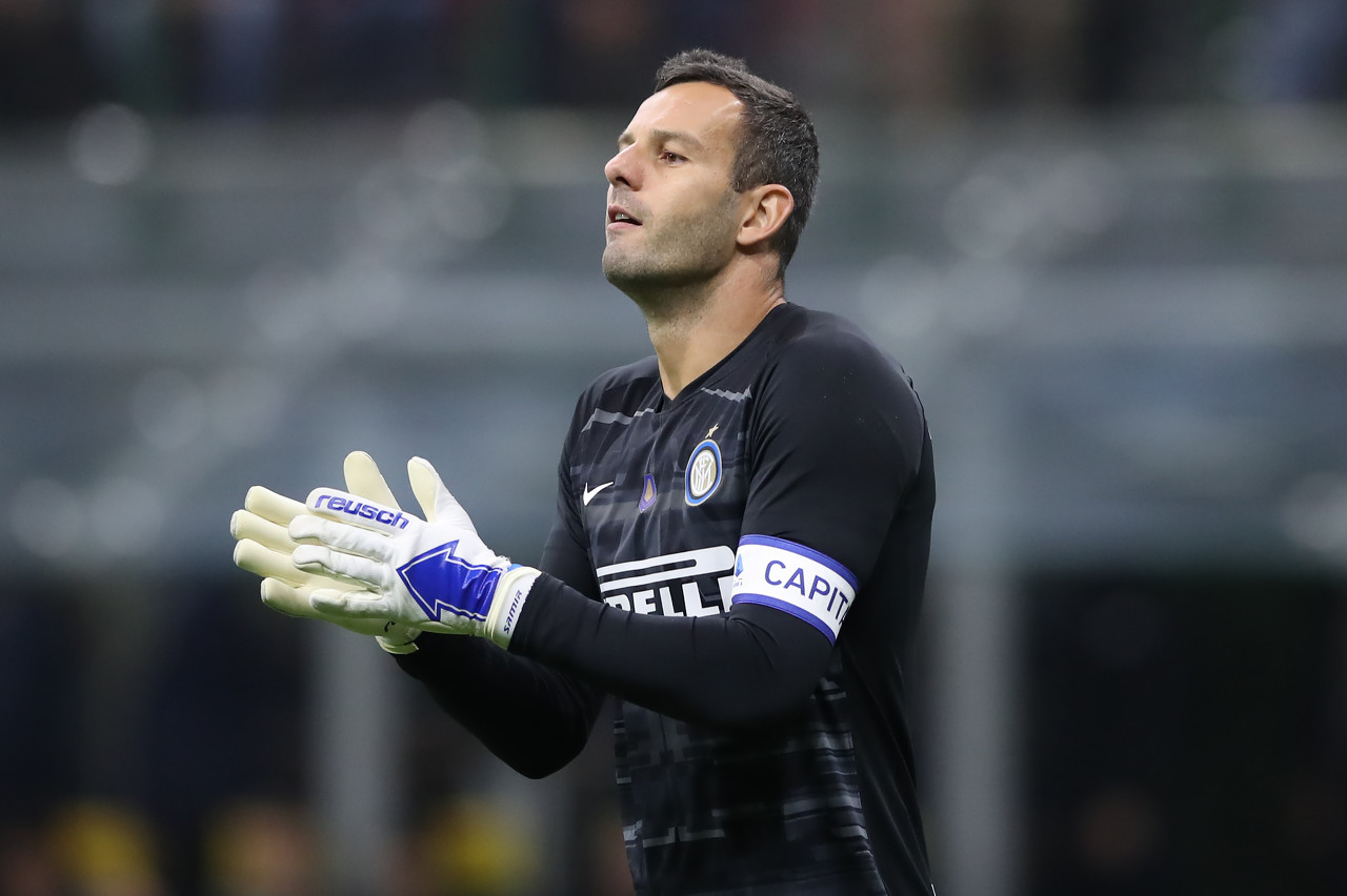 足球报：国安亚冠出局后，有球迷退了足协杯决赛的门票与酒店