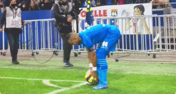 卡莱尔：内姆布哈德遭遇右大腿挫伤，将缺席今天的比赛