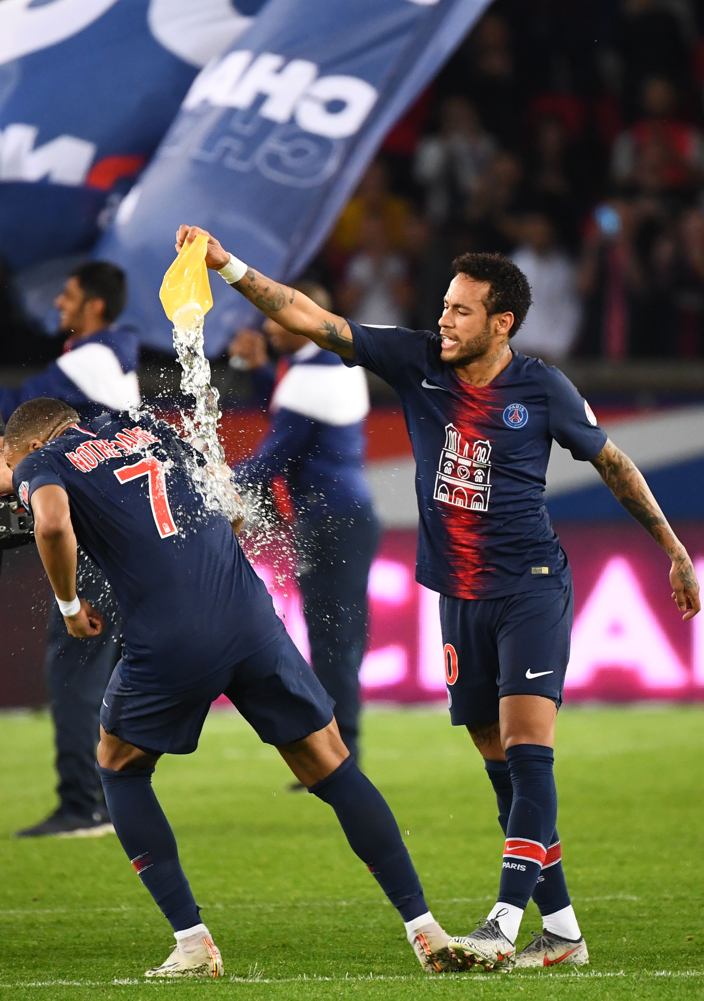 西媒：皇马10名后卫伤了6人，3天后就要对阵曼城