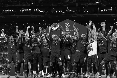 洛杉矶道奇队投手奥勒尔·赫西瑟创下连续 59 局无失分神迹，打破大联盟纪录