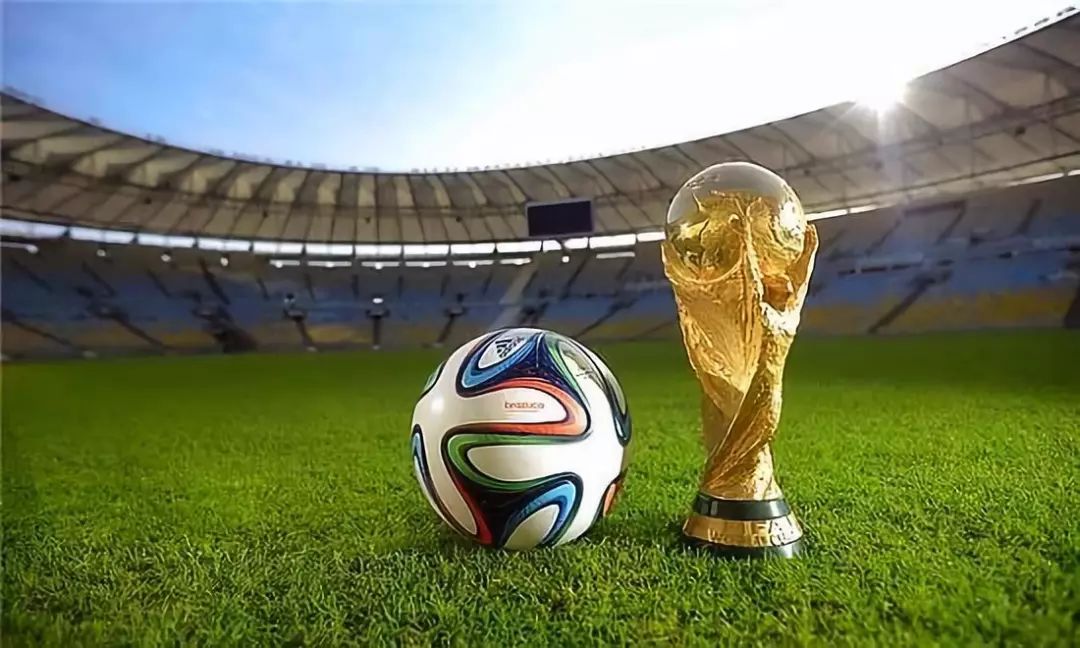 格拉斯纳：拉克鲁瓦会没事的，在六万人面前罚点球并不轻松（格拉斯纳称拉克鲁瓦无碍：六万观众面前主罚点球并不容易）