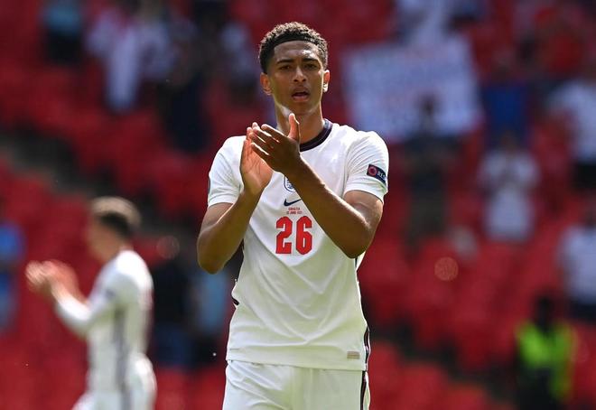 内马尔闪击打破3个多月进球荒，进球后兴奋尬舞庆祝（内马尔闪电破门终结三个多月的进球荒，随后兴奋热舞庆祝）