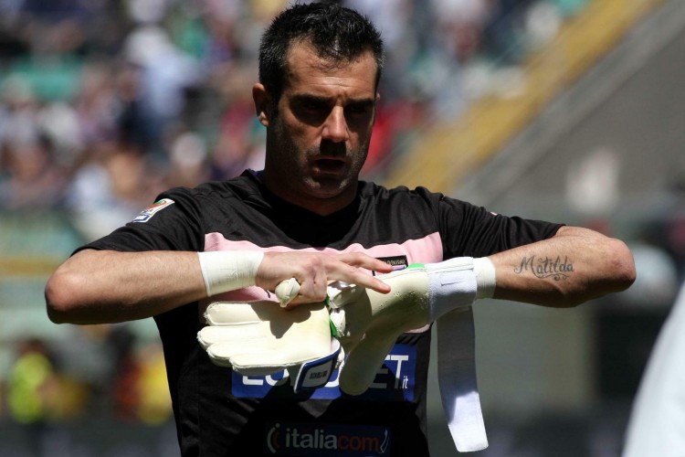 成绩斐然，加斯佩里尼被罗马球迷描绘成魔法师形象画在墙上