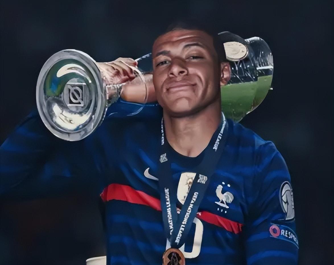 记者：缺席友谊赛，谢什科已经告诉队友们他将离队