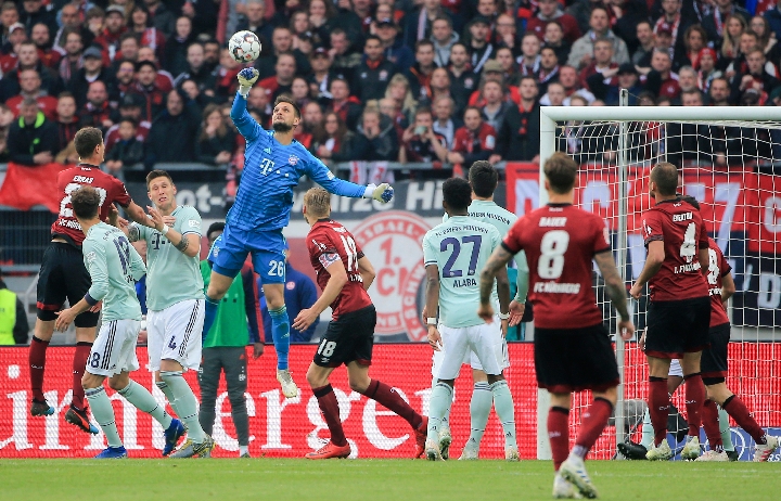 李章洙回渝参加足协杯夺冠25周年纪念赛，感慨儿子当年才初中