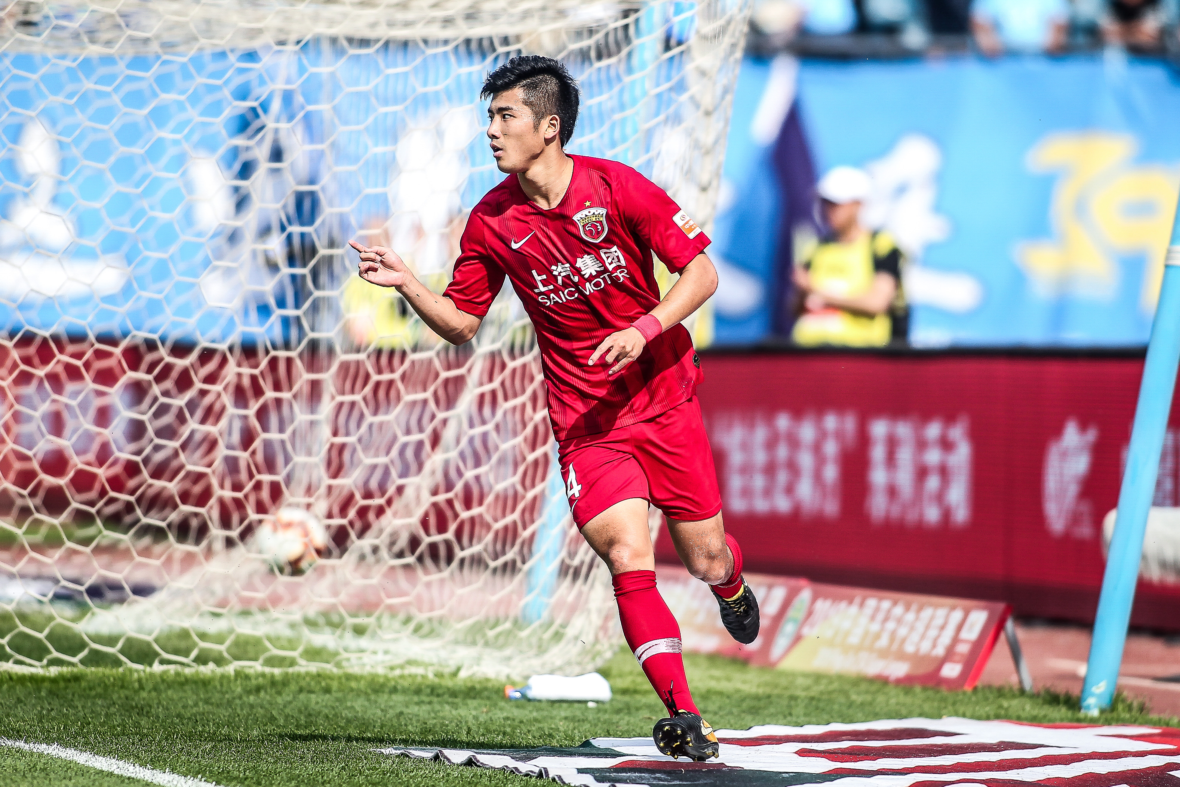 转会传闻，新闻：阿森纳盯上法兰克福的巴霍亚