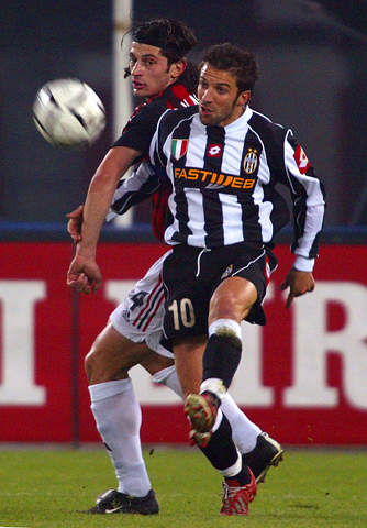 詹姆斯关键上篮助球队锁胜