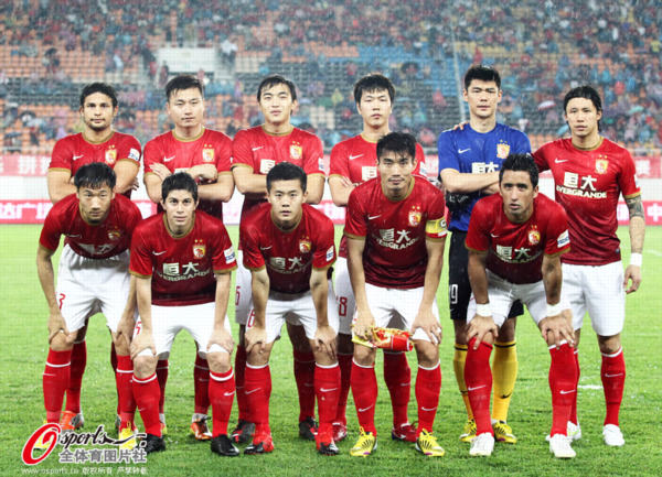 纽卡球迷在基地附近拉横幅：伊萨克是只纯粹的老鼠