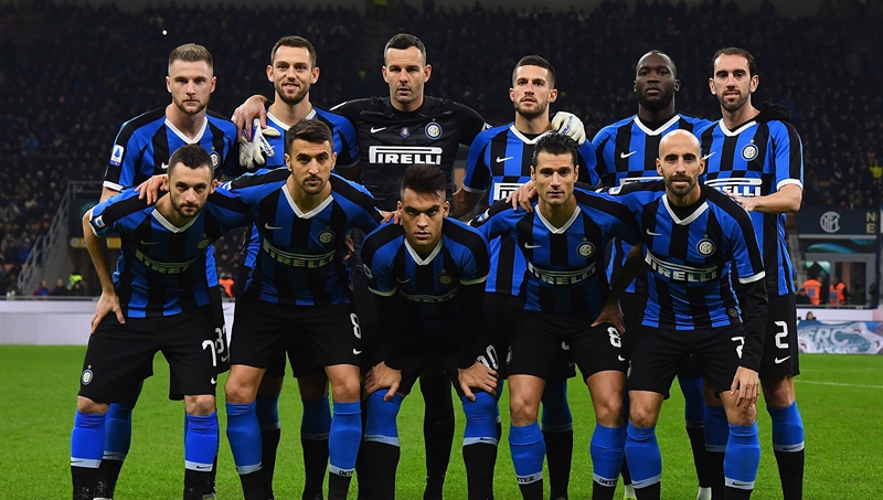 中超：山东泰山主场2-0完胜青岛队（中超：山东泰山主场两球零封青岛队）