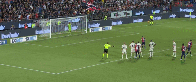 拜仁官方：穆西亚拉今天完成了部分单独训练