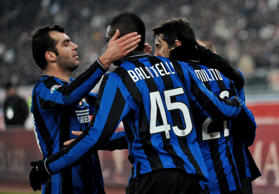 悉尼FC主帅：罗里将伤愈复出，领跑积分榜难免会如芒在背（悉尼FC主帅：罗里即将复出，领跑积分榜压力不小）