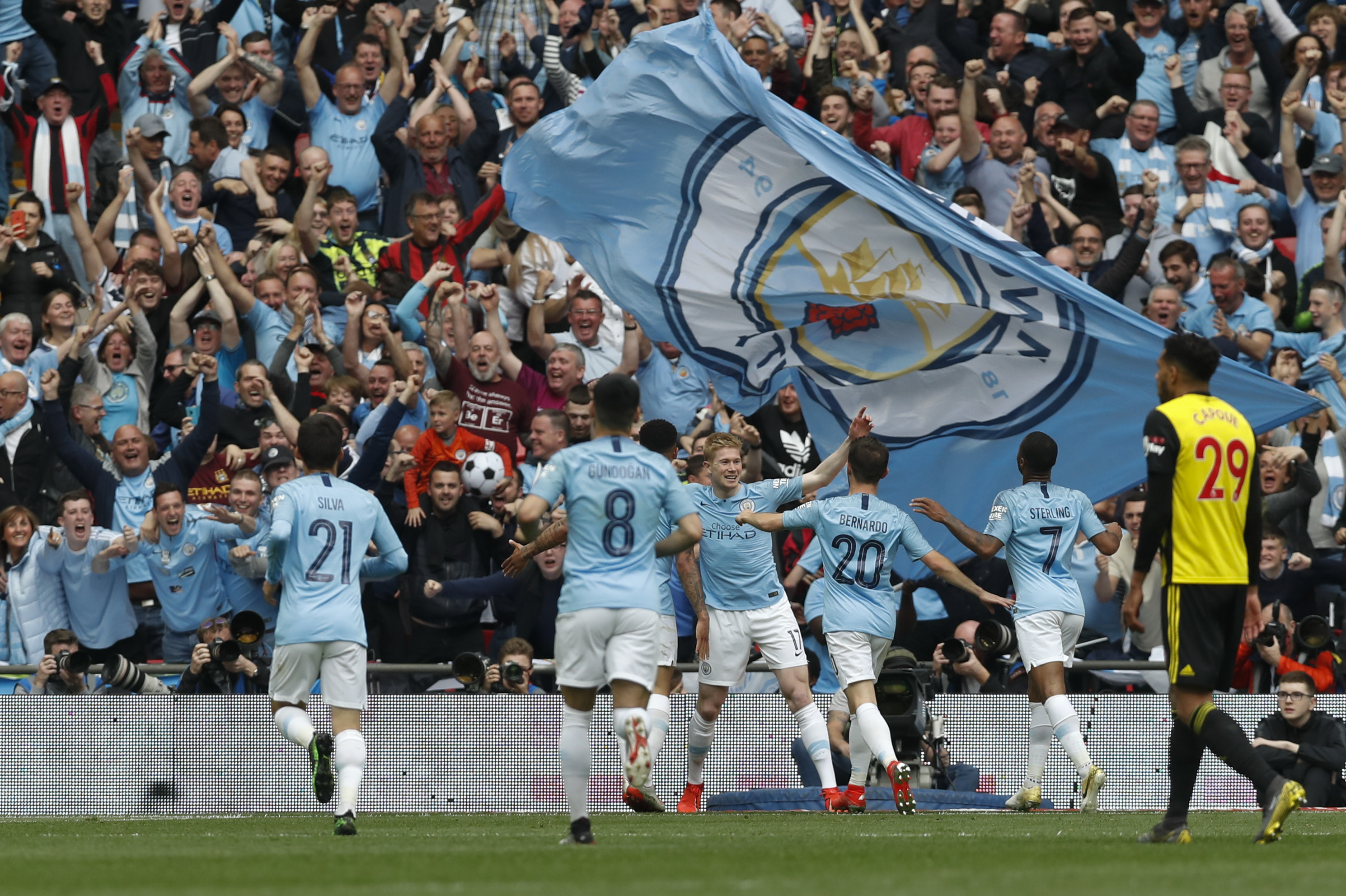 5-1变5-4！曼城险被富勒姆羞辱错失三分，瓜帅：吓得我头发都掉光了（5-1险成5-4！曼城险被富勒姆羞辱丢分，瓜帅打趣：吓得我头发都没了）