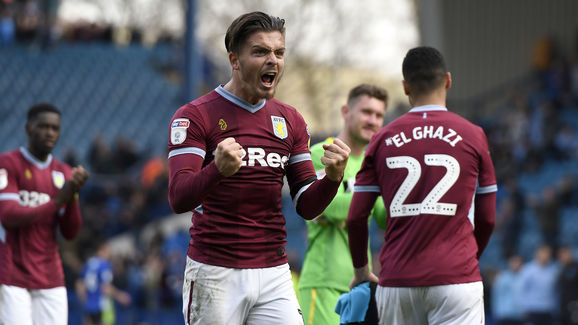 说啥了？詹姆斯把独行侠替补席逗得笑翻天