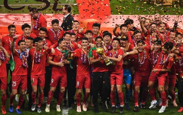 宣布了！西蒙斯新身份！NBA状元无球可打（官宣！西蒙斯身份转型，前NBA状元陷入无球可打困境）