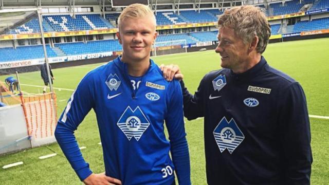 记者：李国旭参加国足主帅选聘不是秘密，一个多月前就在准备（记者称：李国旭竞聘国足主帅非秘密，筹备已逾一个月）