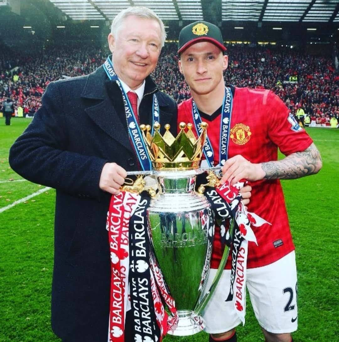 英格兰队＆曼城祝斯特林31岁生日快乐 切尔西无表示 周薪超30万镑