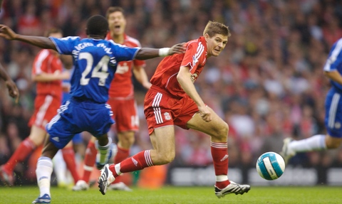 反对家暴，克雷莫内塞球衣背后印的是与球员关系密切女性名字